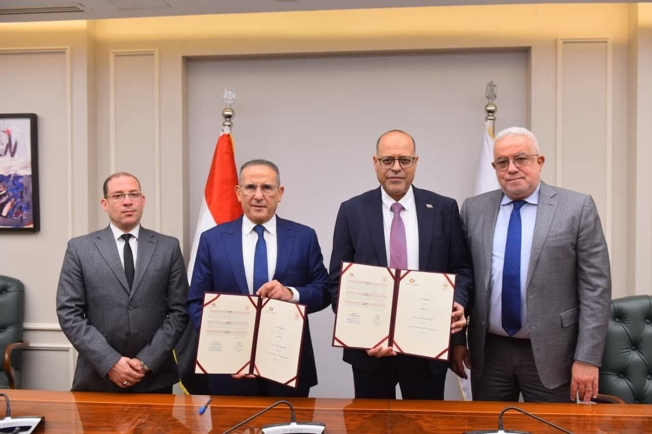 بروتوكول تعاون بين وزارة العمل وإتحاد غرفة السياحة المصرية