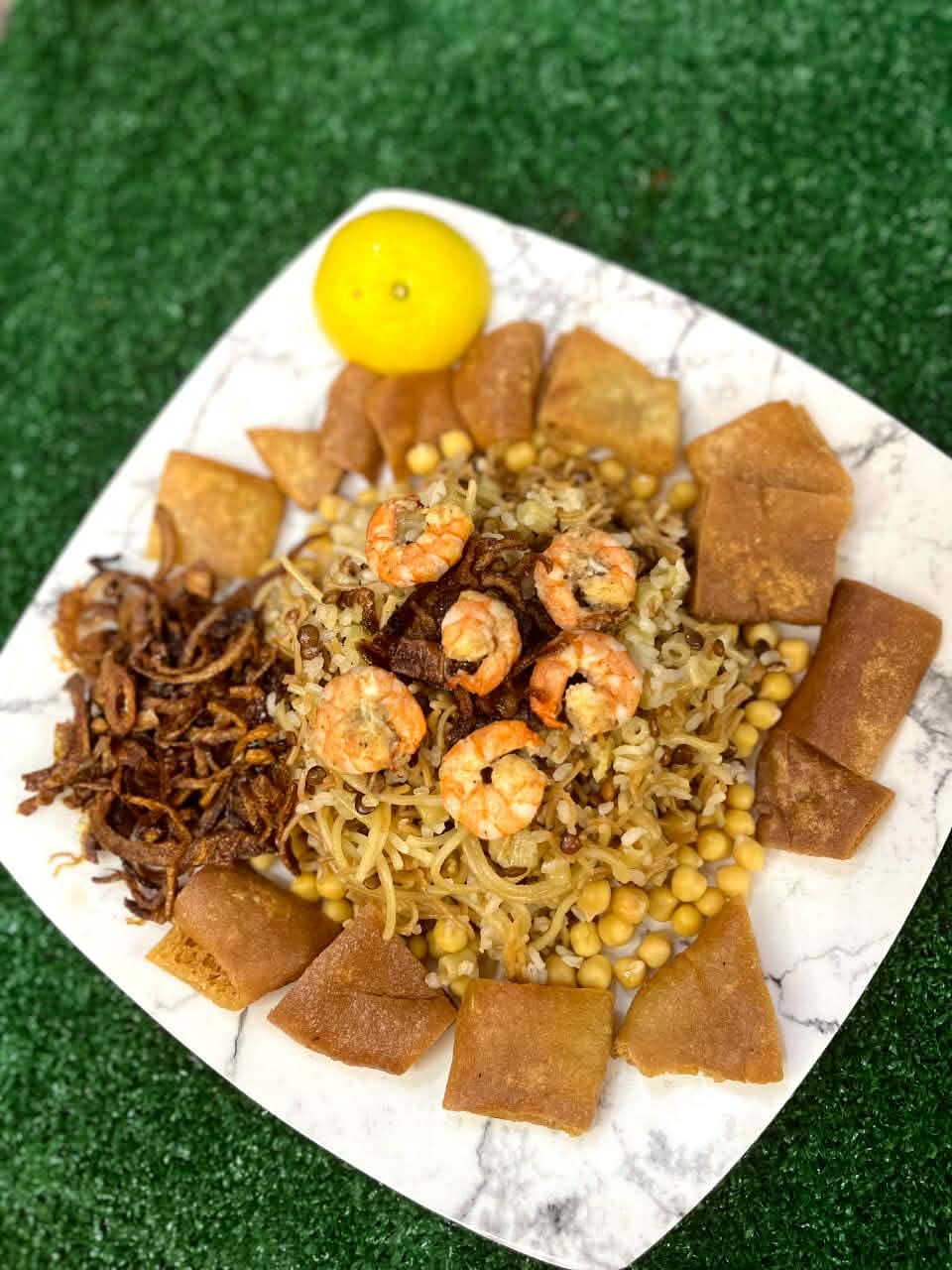 كشري بالجمبري: نكهة مصرية أصيلة بلمسة بحرية فاخرة