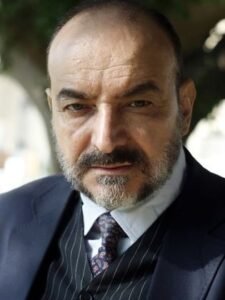 الفنان أحمد صادق مسيرة هادئة وحضور ثابت في الدراما المصرية... بعيد ميلاده