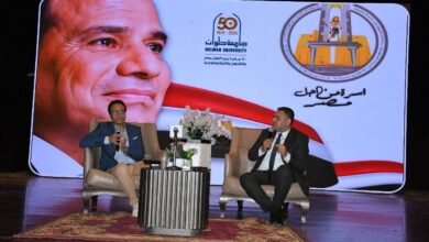 رئيس جامعة حلوان يلتقي الفنان سامح حسين في ندوة "دور الفن في القضايا الاجتماعية"