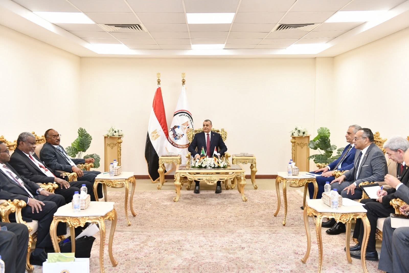 وزير الدولة للإنتاج الحربي يستقبل مدير عام منظومة الصناعات الدفاعية السودانية لمناقشة موضوعات التعاون ذات الاهتمام المشترك