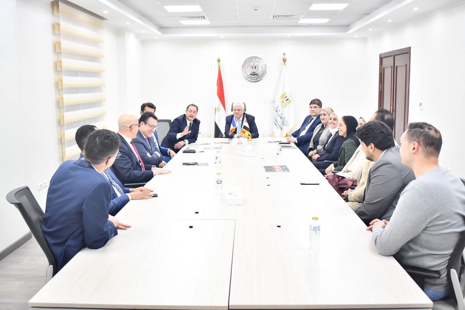 وزير التعليم العالي يلتقي الدفعة الأولى من طلاب منح الدكتوراه المشتركة مع فرنسا بحضور السفير الفرنسي بالقاهرة 2 وزير التعليم العالي يلتقي الدفعة الأولى من طلاب منح الدكتوراه المشتركة مع فرنسا بحضور السفير الفرنسي بالقاهرة