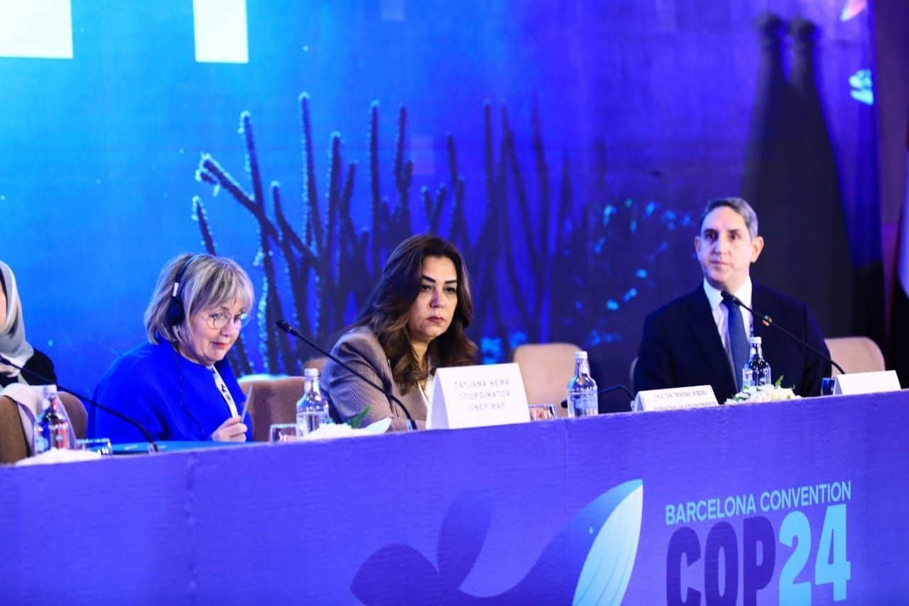 وزيرة التنمية المحلية  تعلن تسلم رئاسة المؤتمر لمدة عامين وتطلق شارة البدء للدورة الرابعة والعشرين