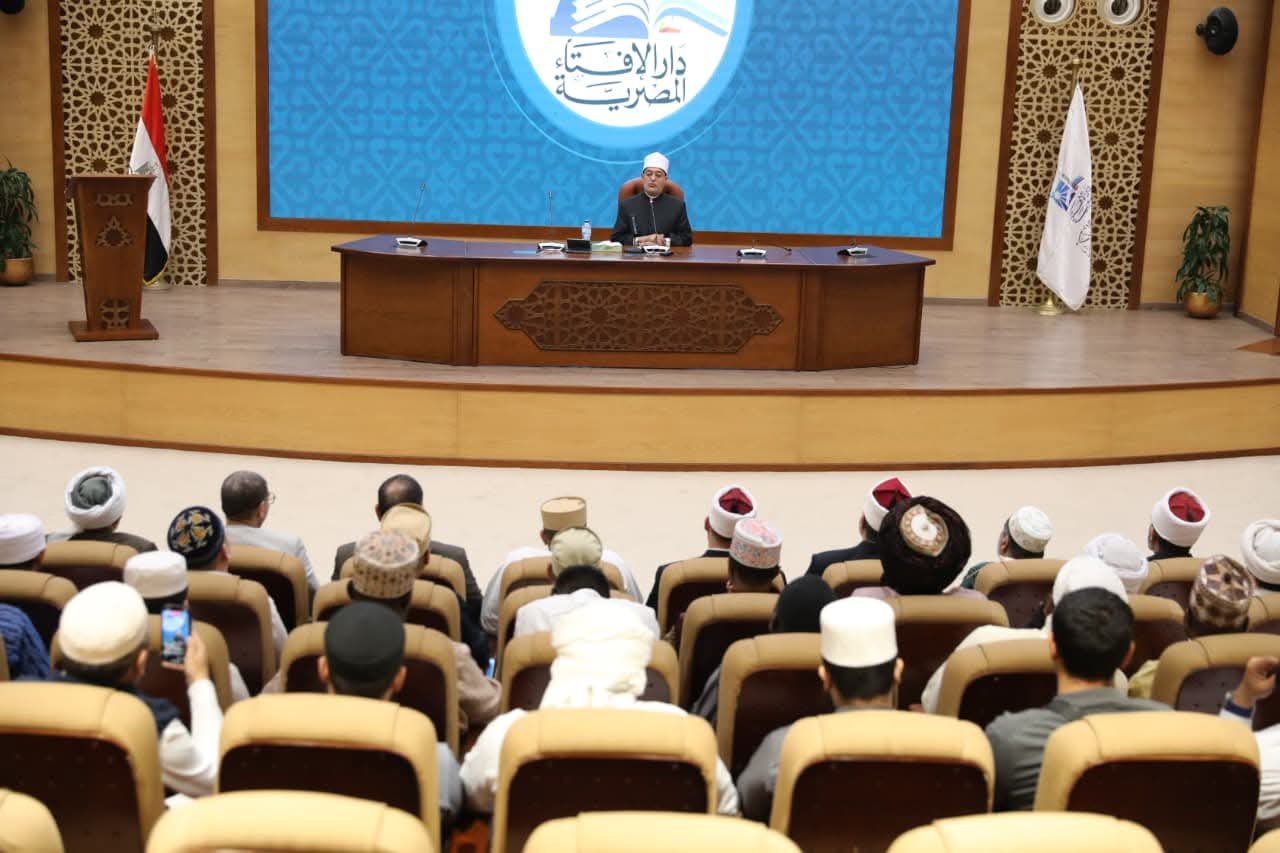 مفتي الجمهورية يستقبل وفدًا من متدربي أكاديمية الأزهر من ست دول في ختام دورتهم التدريبية 2 مفتي الجمهورية يستقبل وفدًا من متدربي أكاديمية الأزهر من ست دول في ختام دورتهم التدريبية