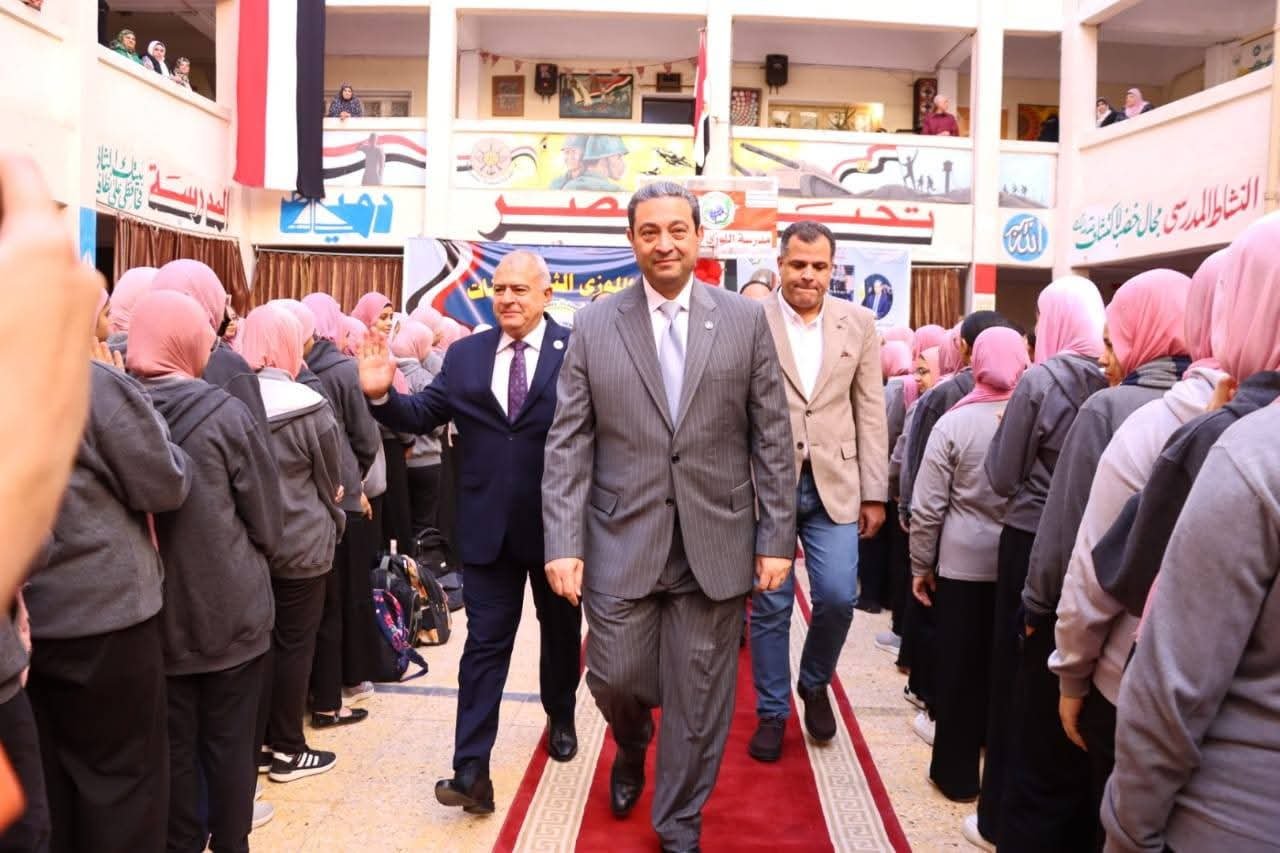 محافظ دمياط يُكرم الطالبات الحاصلات على المركز الثاني على مستوى الجمهورية ببرنامج العباقرة 2 محافظ دمياط يُكرم الطالبات الحاصلات على المركز الثاني على مستوى الجمهورية ببرنامج العباقرة