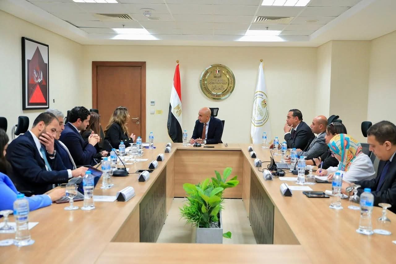 وزير التربية والتعليم يستقبل وفد غرفة التجارة الأمريكية لبحث سبل تعزيز التعاون لجذب الاستثمارات في قطاع التعليم 
