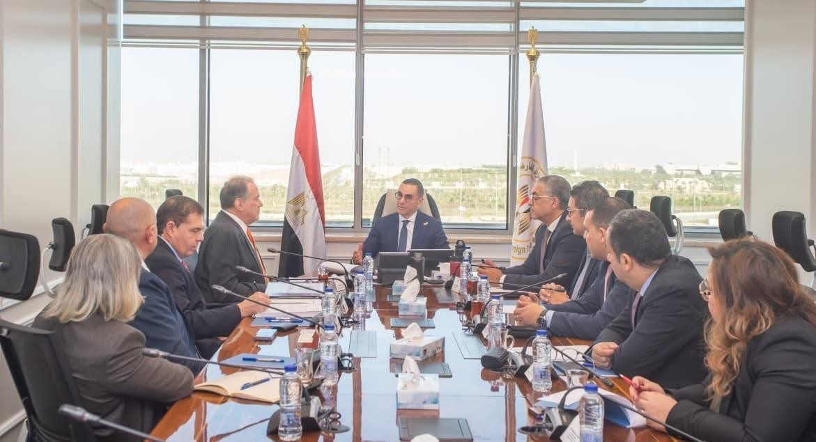 وزير الاستثمار يبحث مع وفد "بلومبرج جرين" الأمريكية إنشاء مركز إقليمي للأمن الغذائي وتوطين تكنولوجيا الحفظ الزراعي بمصر