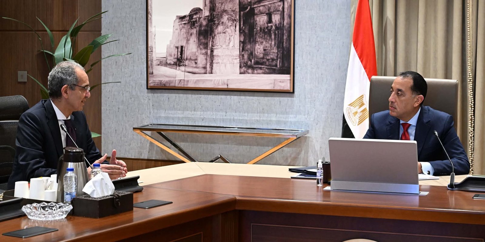 رئيس الوزراء يتابع مع وزير الاتصالات مستجدات العمل في عدد من ملفات الوزارة