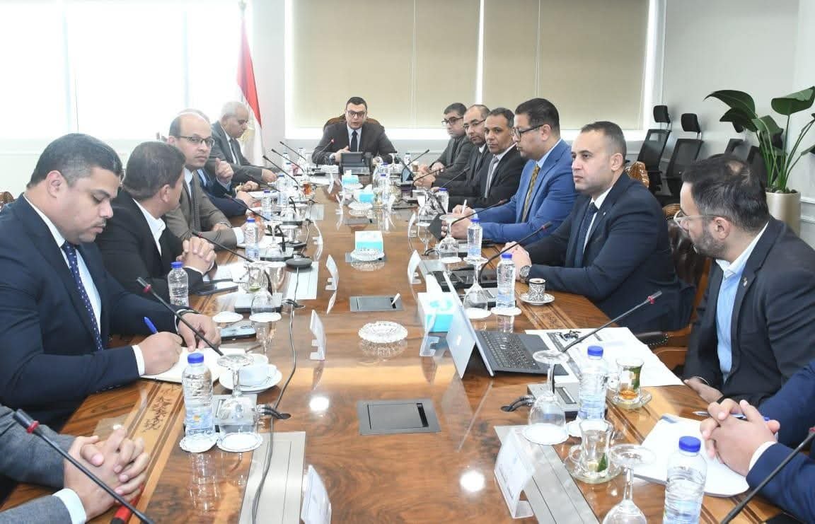 وزير الإسكان يتابع موقف مشروعات مارينا ومدينة العلمين الجديدة 