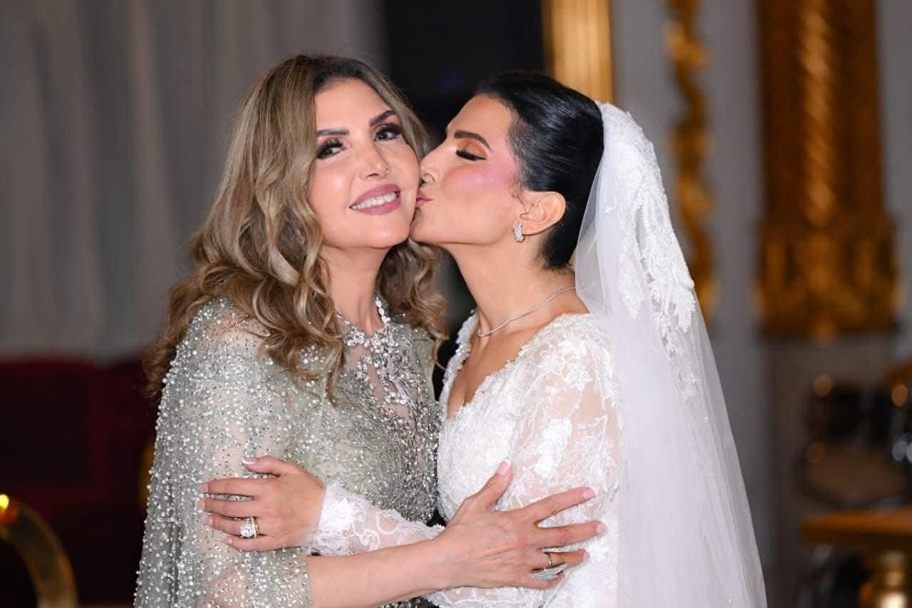 نادية مصطفى تحتفل بزفاف ابنتها همسة: ليلة فرح لا تُنسى ودعوات بالسعادة والاستقرار
