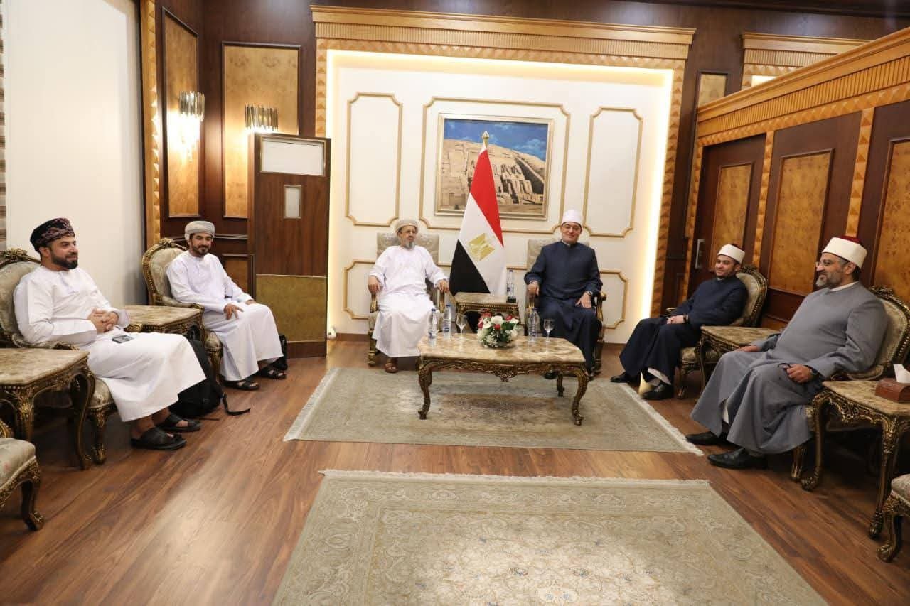 مفتي الجمهورية يستقبل عددًا من كبار المفتين والمسؤولين للمشاركة في الندوة العالمية الثانية للإفتاء 2 مفتي الجمهورية يستقبل عددًا من كبار المفتين والمسؤولين للمشاركة في الندوة العالمية الثانية للإفتاء