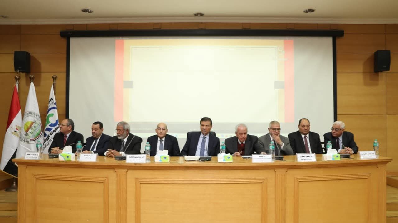  وزير الزراعة يسلم جوائز مركز "البحوث الزراعية" الثلاثة للفائزين.. ويقرر زيادة قيمتها بنسبة 50%