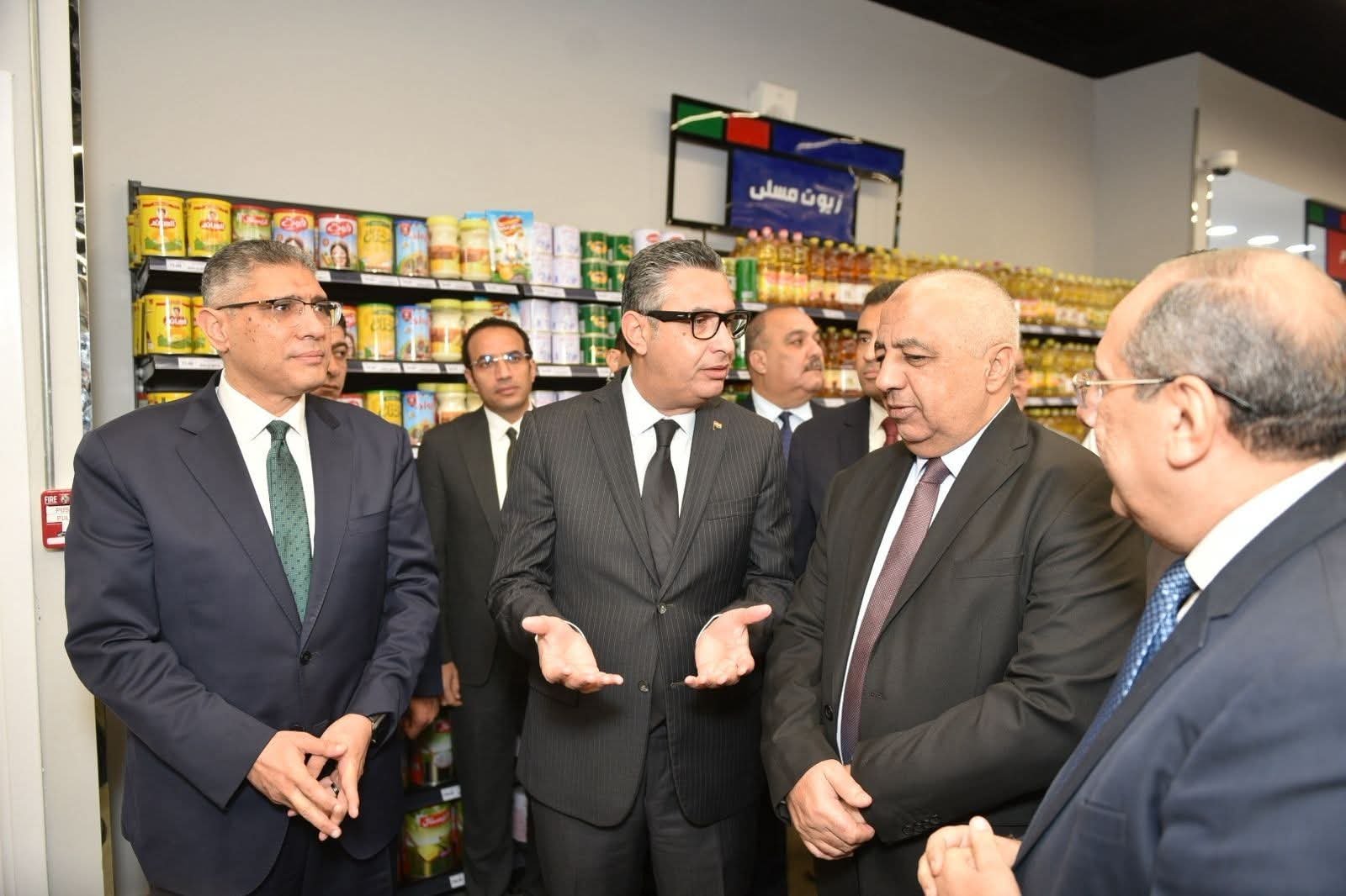 وزير التموين ومحافظ الجيزة ورئيس مدينة الإنتاج الإعلامي يفتتحون الفرع الرابع لمنافذ «كاري أون» 