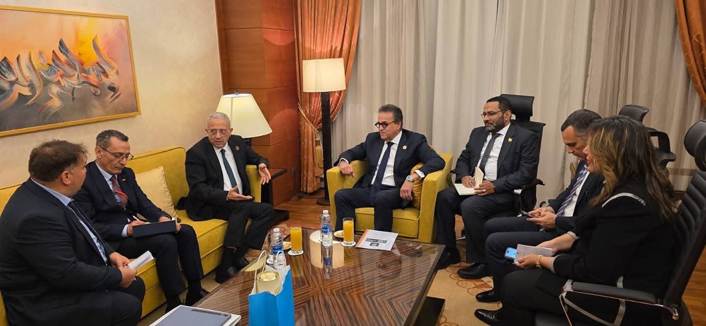 د. عبدالغفار يلتقي وزير الصحة التونسي لبحث تعزيز التعاون في القطاع الصحي 2 د. عبدالغفار يلتقي وزير الصحة التونسي لبحث تعزيز التعاون في القطاع الصحي
