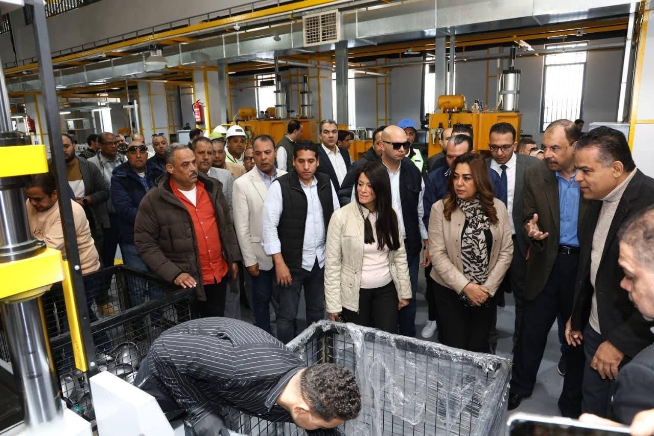   المشاط وعوض ومحافظ سوهاج يتفقدون المنطقة الصناعية غرب جرجا ويزورن مصنع «الكومبريسور»