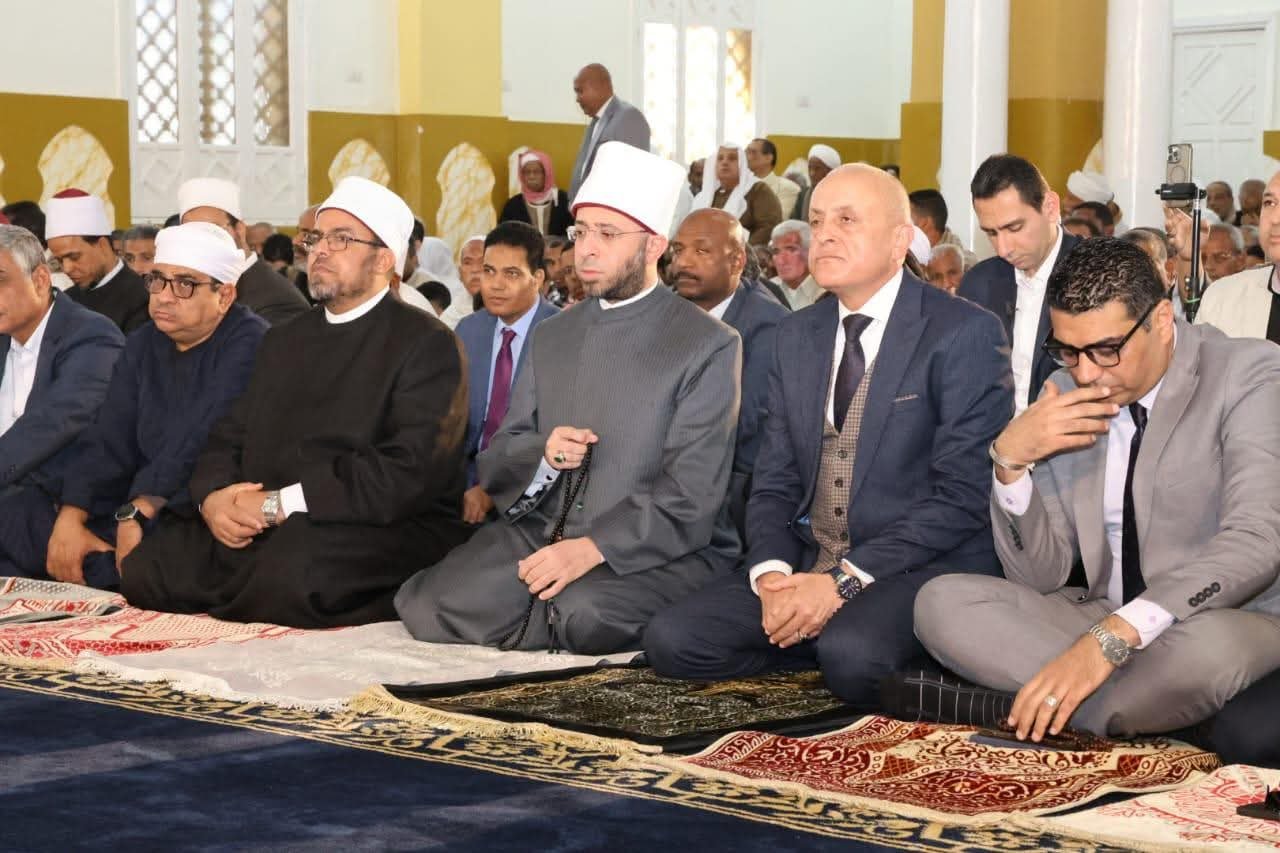 وزير الأوقاف ومحافظ الأقصر يؤديان صلاة الجمعة بمسجد السيد يوسف الحجاجي احتفالًا بالعيد القومي للمحافظة