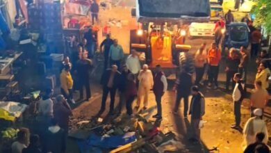 محافظة الإسكندرية تواصل إزالة إشغالات الباعة الجائلين بسوق المندرة ضمن خطة تطوير الأسواق العشوائية
