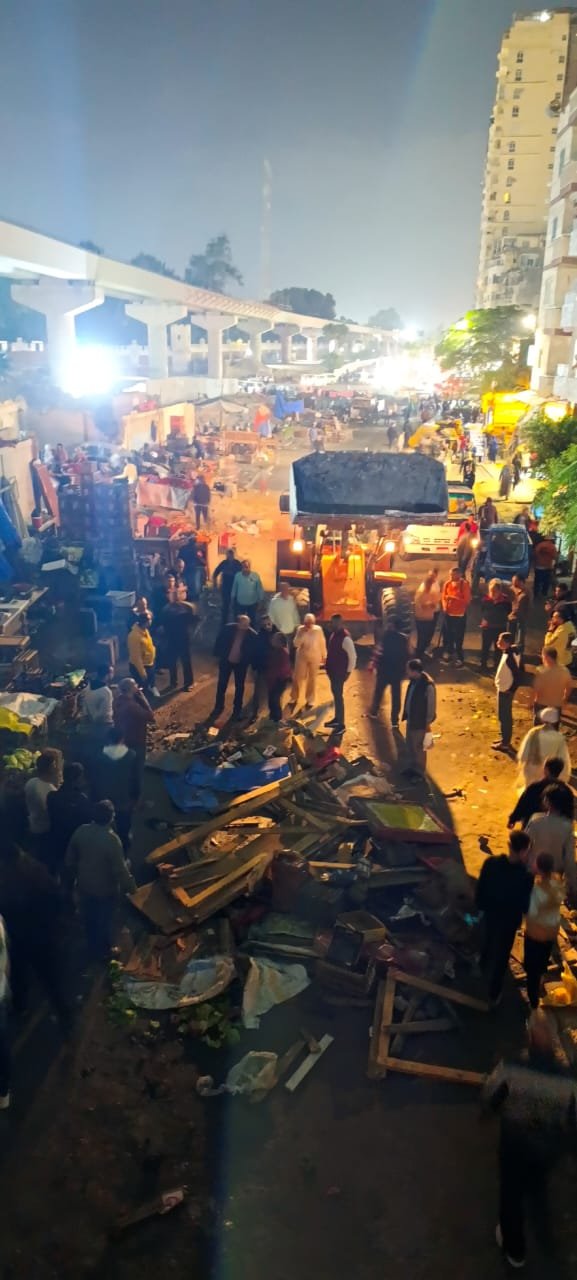 محافظة الإسكندرية تواصل إزالة إشغالات الباعة الجائلين بسوق المندرة ضمن خطة تطوير الأسواق العشوائية