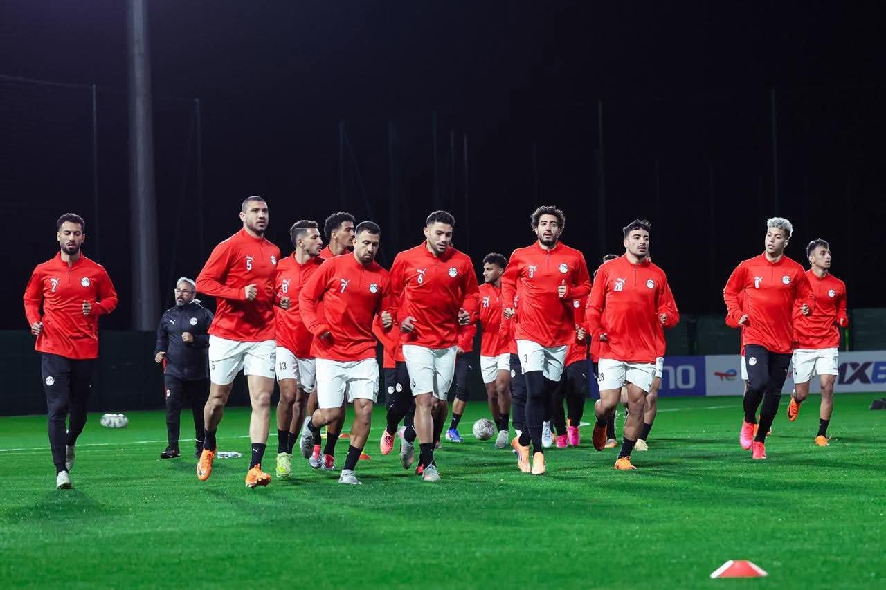 مصر بالزي الأحمر الرسمي في أولى مبارياته أمام زيمبابوي