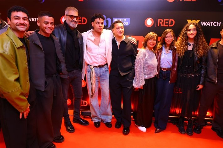 أبطال مسلسل "ميد تيرم" يحتفلون بالنجاح الذي حققه العمل بعد عرضه الأيام الماضية