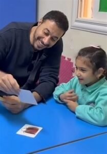 أحمد السعدني يزور الطفلة "مكة" التي لفتت الأنظار في مسلسل "لا ترد ولا تستبدل" 2 أحمد السعدني يزور الطفلة "مكة" التي لفتت الأنظار في مسلسل "لا ترد ولا تستبدل"