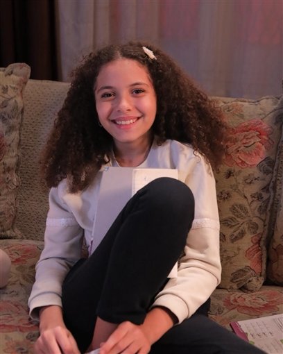 الطفلة خديجة أحمد تتألق في كواليس مسلسل "بيت بابا"