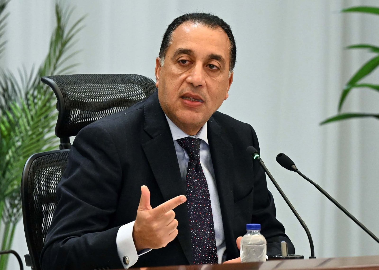 مدبولي يبدأ جولة ميدانية بعدد من المشروعات التنموية والخدمية بمحافظة الأقصر 2 مدبولي يبدأ جولة ميدانية بعدد من المشروعات التنموية والخدمية بمحافظة الأقصر