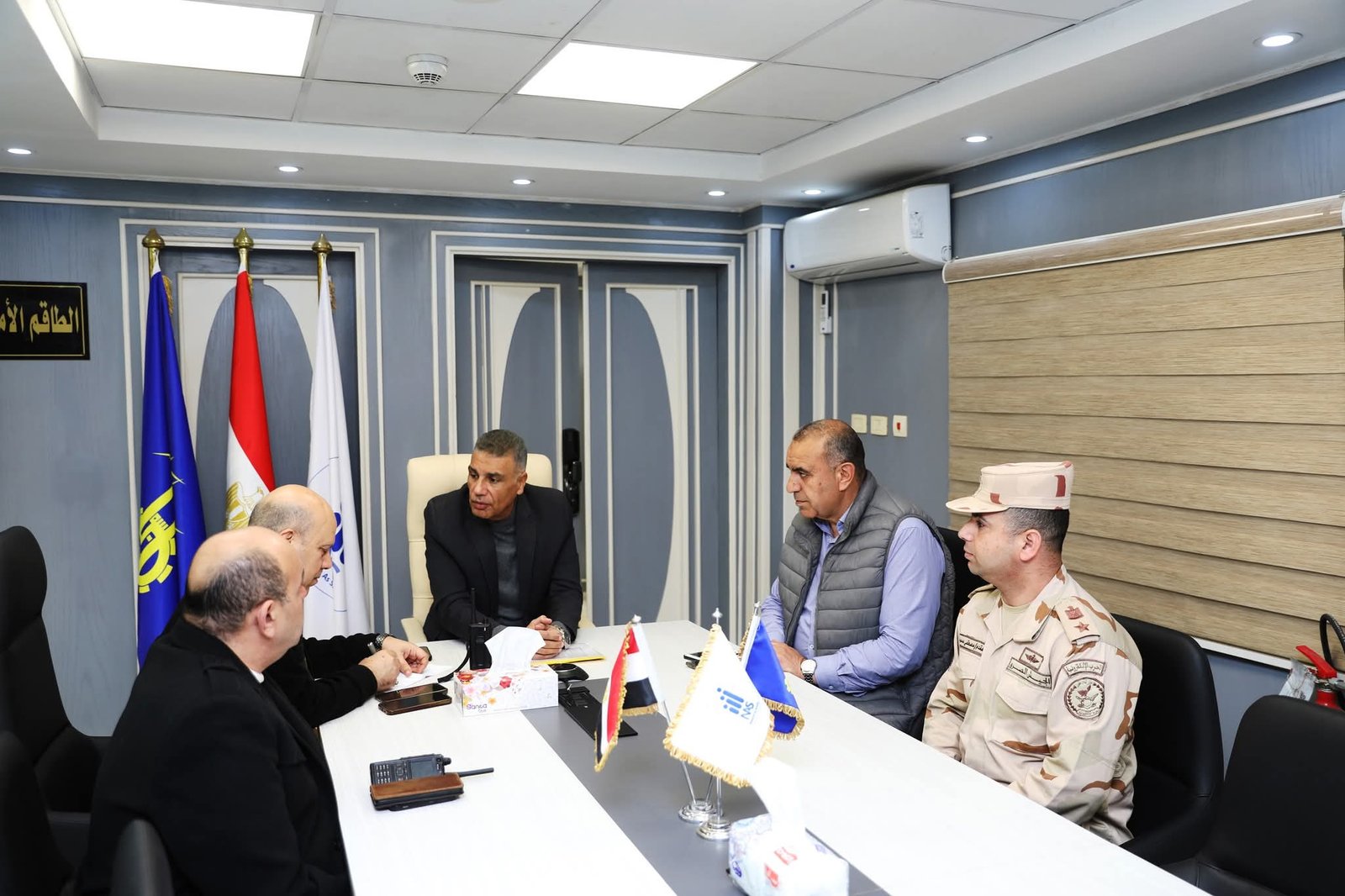 محافظ أسوان يتابع إغلاق صناديق الإقتراع داخل 152 لجنة إنتخابية بمختلف المراكز والمدن 2 محافظ أسوان يتابع إغلاق صناديق الإقتراع داخل 152 لجنة إنتخابية بمختلف المراكز والمدن