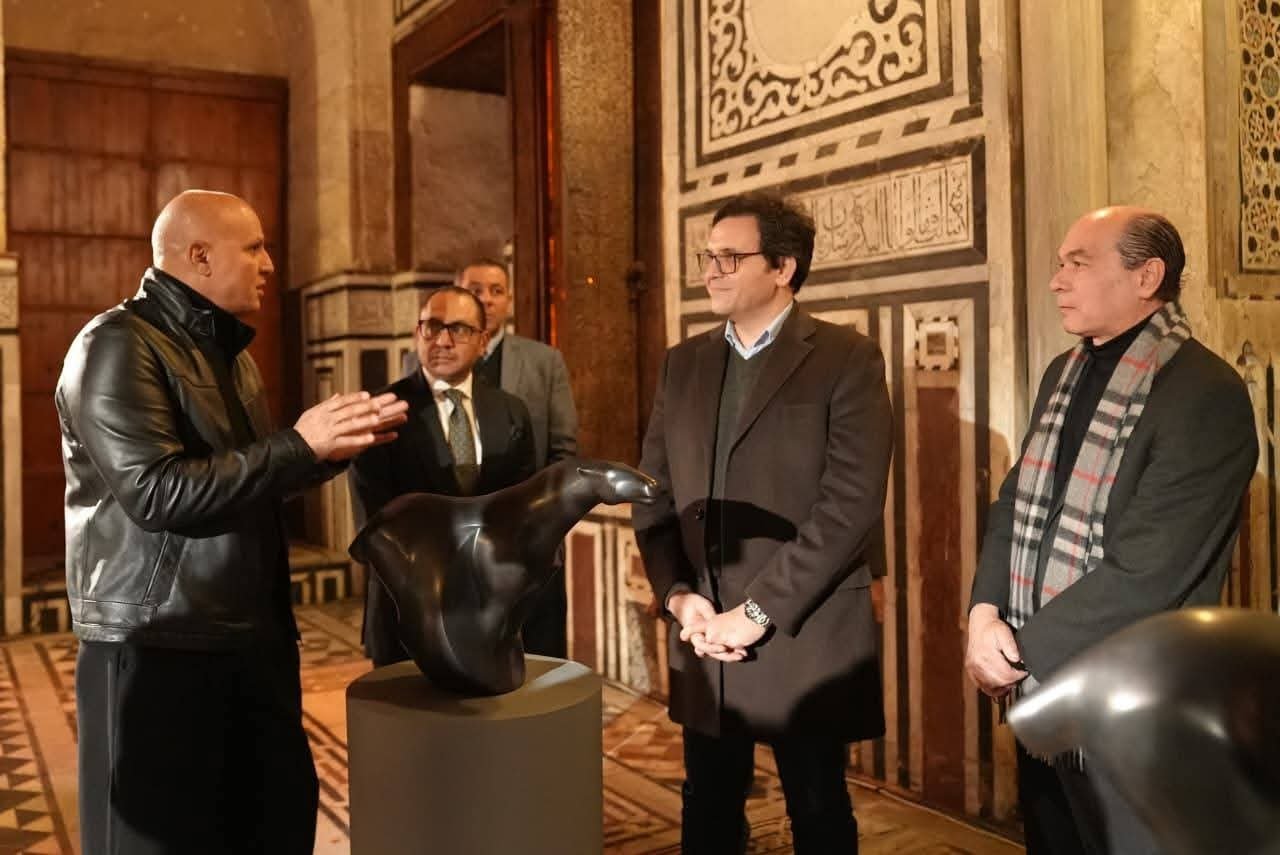 وزير الثقافة يفتتح معرض «مسار» للفنان خالد زكي بقبة السلطان الغوري