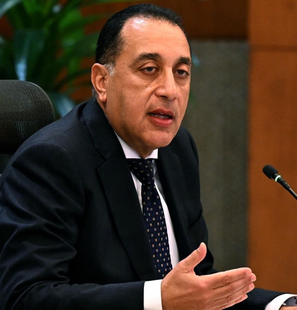 رئيس الوزراء يهنئ فخامة الرئيس بذكرى ثورة 25 يناير