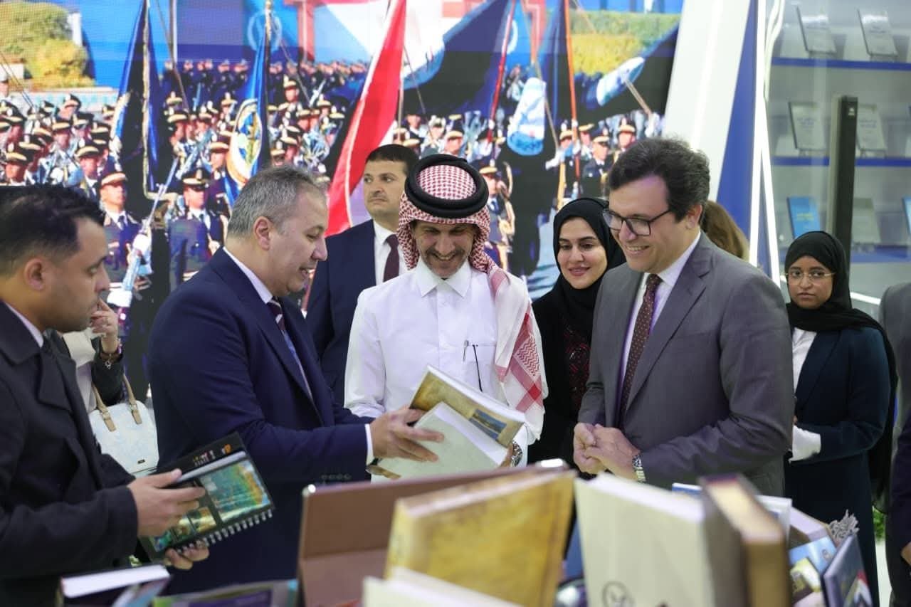 وزير الثقافة يصطحب السفير القطري في جولة تفقدية بمعرض القاهرة الدولي للكتاب 57 1 وزير الثقافة يصطحب السفير القطري في جولة تفقدية بمعرض القاهرة الدولي للكتاب 57
