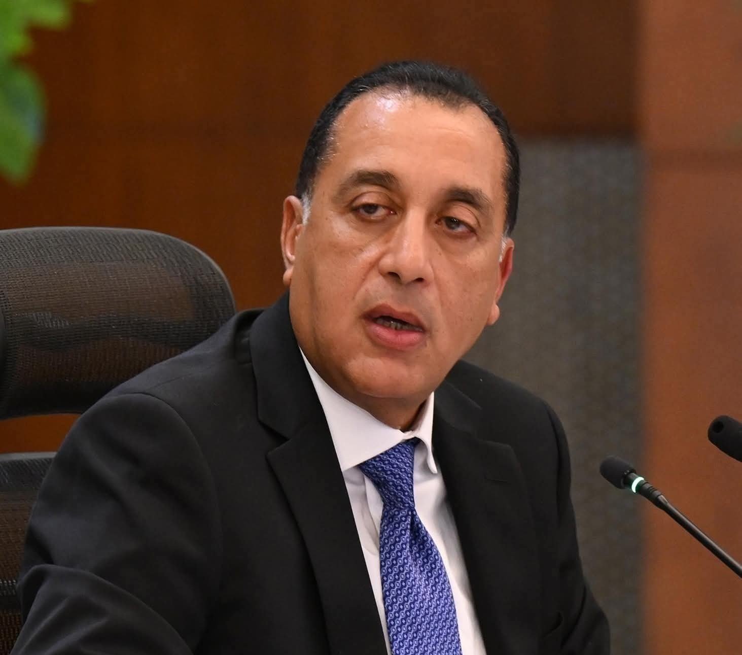 محافظ الفيوم يهنئ رئيس مجلس الوزراء بمناسبة ذكرى ثورة 25 يناير 