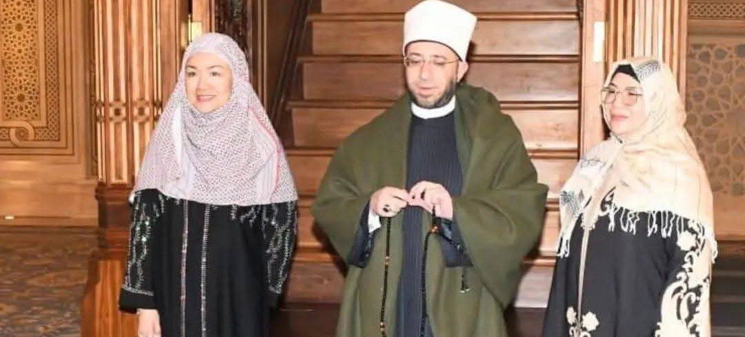 وزير الأوقاف يستقبل رئيس اللجنة الوطنية لمسلمي الفلبين ونائب وزير الزراعة الفلبيني لبحث تعزيز التعاون المشترك 2 وزير الأوقاف يستقبل رئيس اللجنة الوطنية لمسلمي الفلبين ونائب وزير الزراعة الفلبيني لبحث تعزيز التعاون المشترك