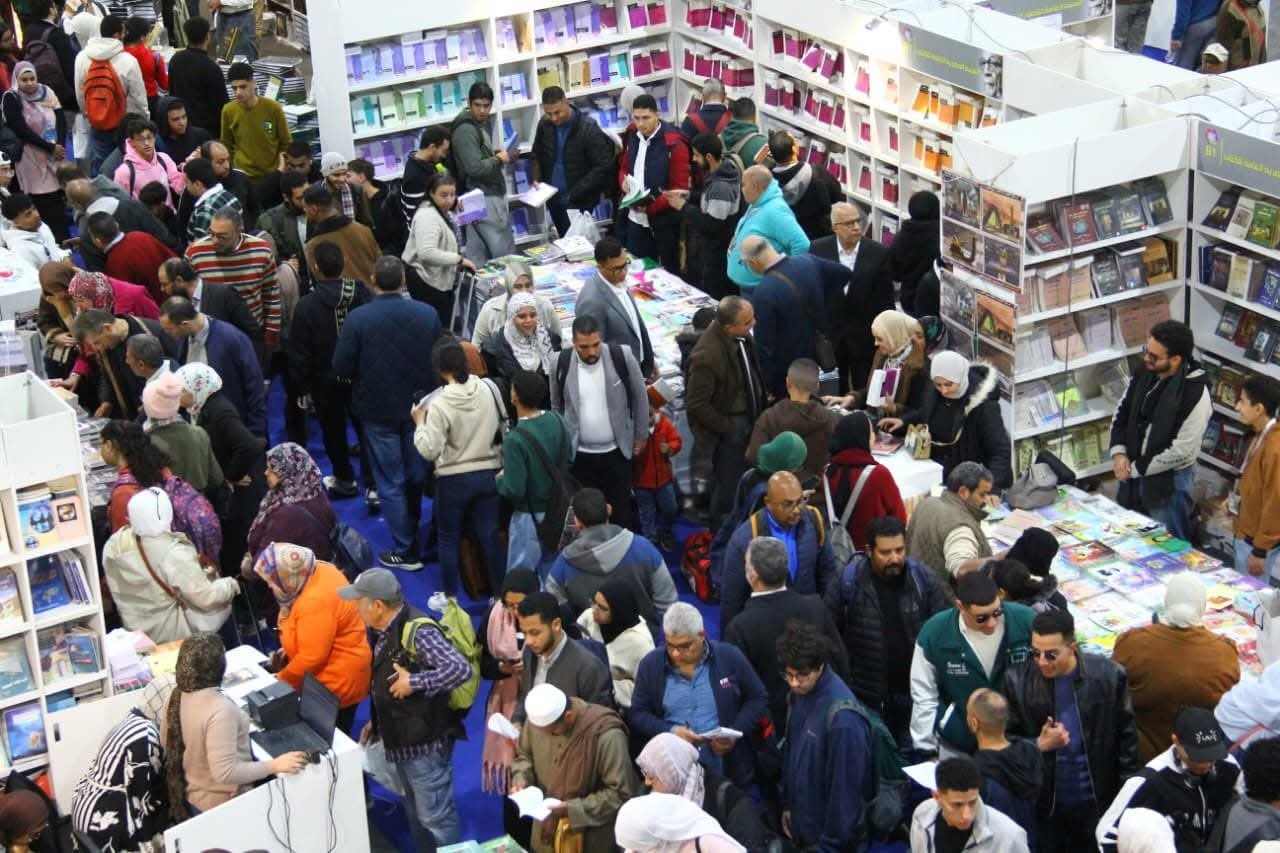 إقبال واسع على إصدارات هيئة الكتاب ونجاح مبادرة «مكتبة لكل بيت» بمعرض الكتاب