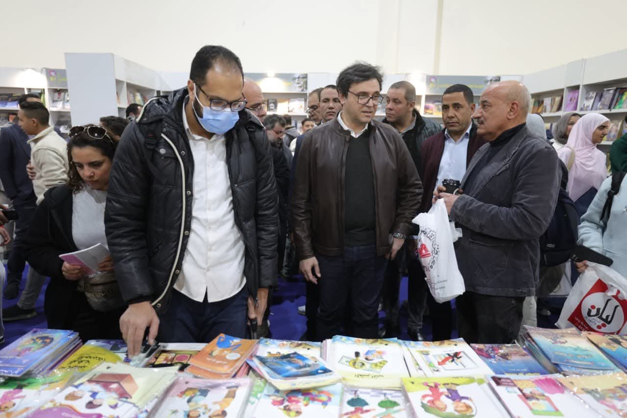 وزير الثقافة يتفقد معرض القاهرة الدولي للكتاب في يومه الخامس ويتابع الإقبال على الإصدارات 
