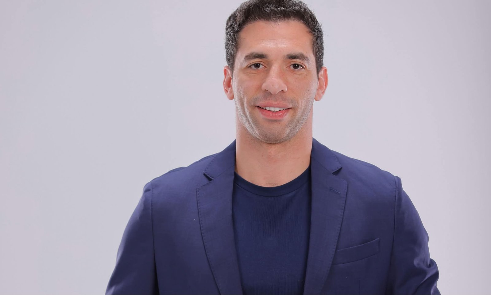 عالم النجوم تهنئ الكابتن أحمد الأحمر بعيد ميلاده