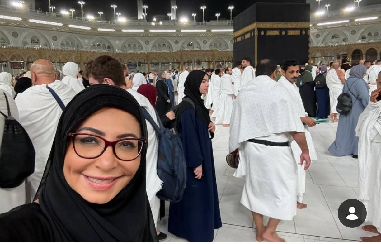 لميس الحديدي تؤدي مناسك العمرة وتشارك جمهورها لحظات روحانية