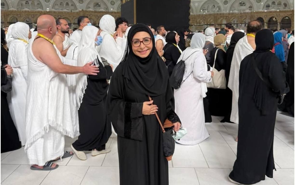 لميس الحديدي تؤدي مناسك العمرة وتشارك جمهورها لحظات روحانية