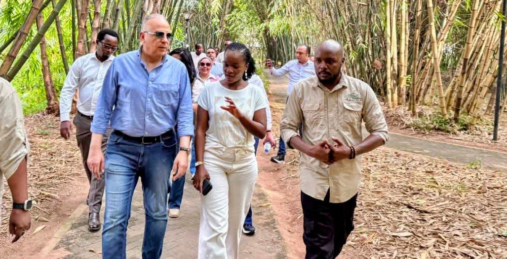 وزير الموارد المائية ووزيرة البيئة الرواندية يتفقدان محمية نيانديونغو بالعاصمة الرواندية كيجالي 3 وزير الموارد المائية ووزيرة البيئة الرواندية يتفقدان محمية نيانديونغو بالعاصمة الرواندية كيجالي