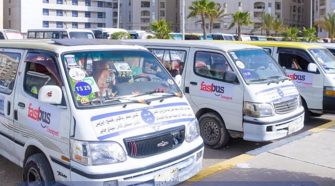 محافظ الإسكندرية يتفقد اصطفاف وسائل النقل البديلة لترام الرمل المقرر تشغيلها