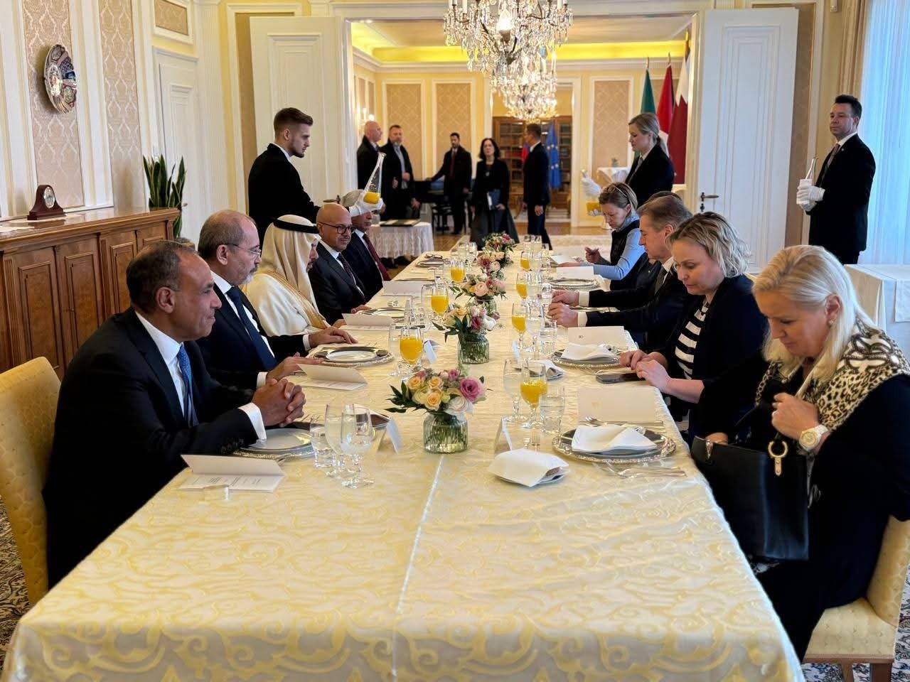 وزير الخارجية يبحث مع رئيس وزراء سلوفينيا التطورات الإقليمية والدولية 