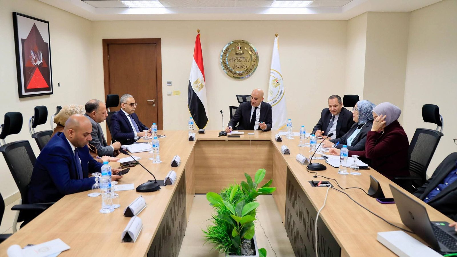 وزير التعليم يكلف بحصر مدارس الفترة المسائية ووضع حلول عاجلة لإنهاء هذا الملف 