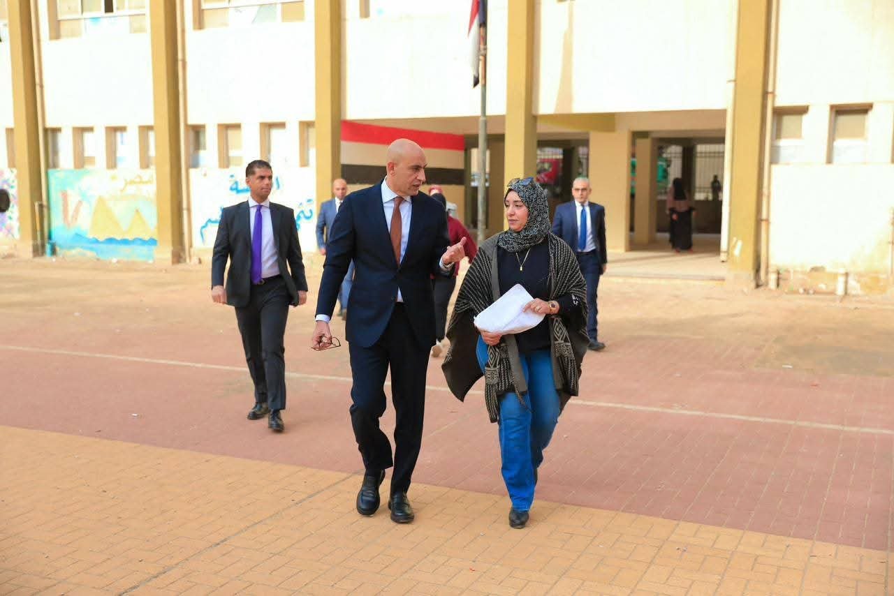 وزير التربية والتعليم يجري جولة تفقدية مفاجئة بمدارس “تحيا مصر” بحي الأسمرات بالمقطم