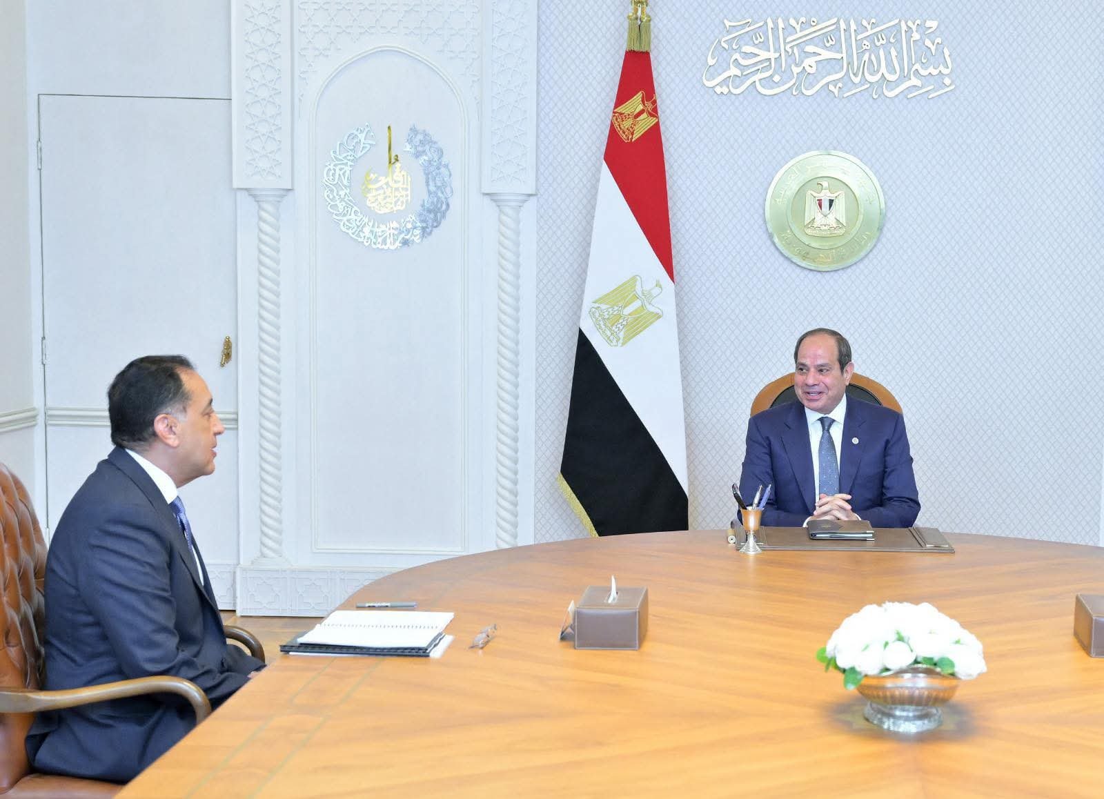 الرئيس السيسي يجتمع مع رئيس مجلس الوزراءو وزير التموين والتجارة الداخلية