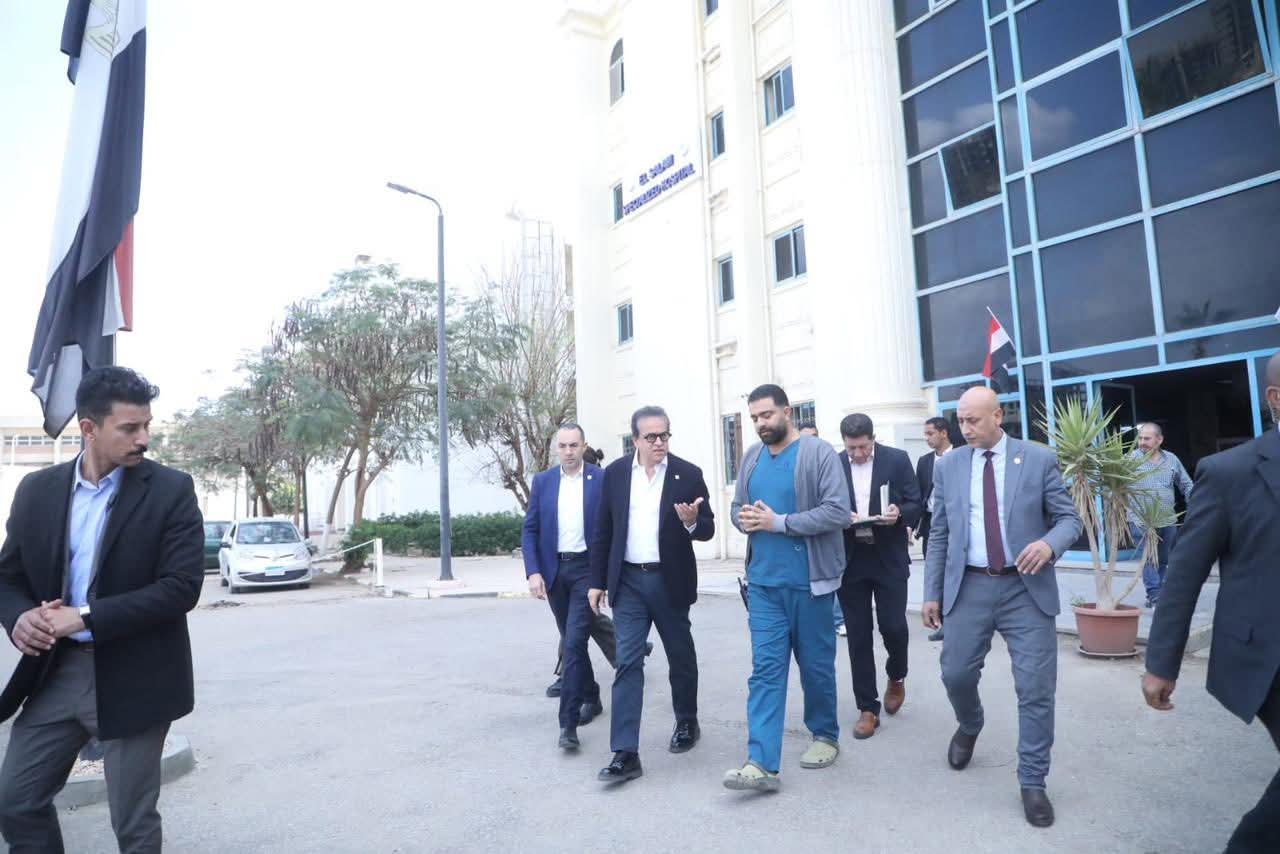 وزير الصحة يجري جولة مفاجئة بمستشفى السلام التخصصي في أول أيام رمضان