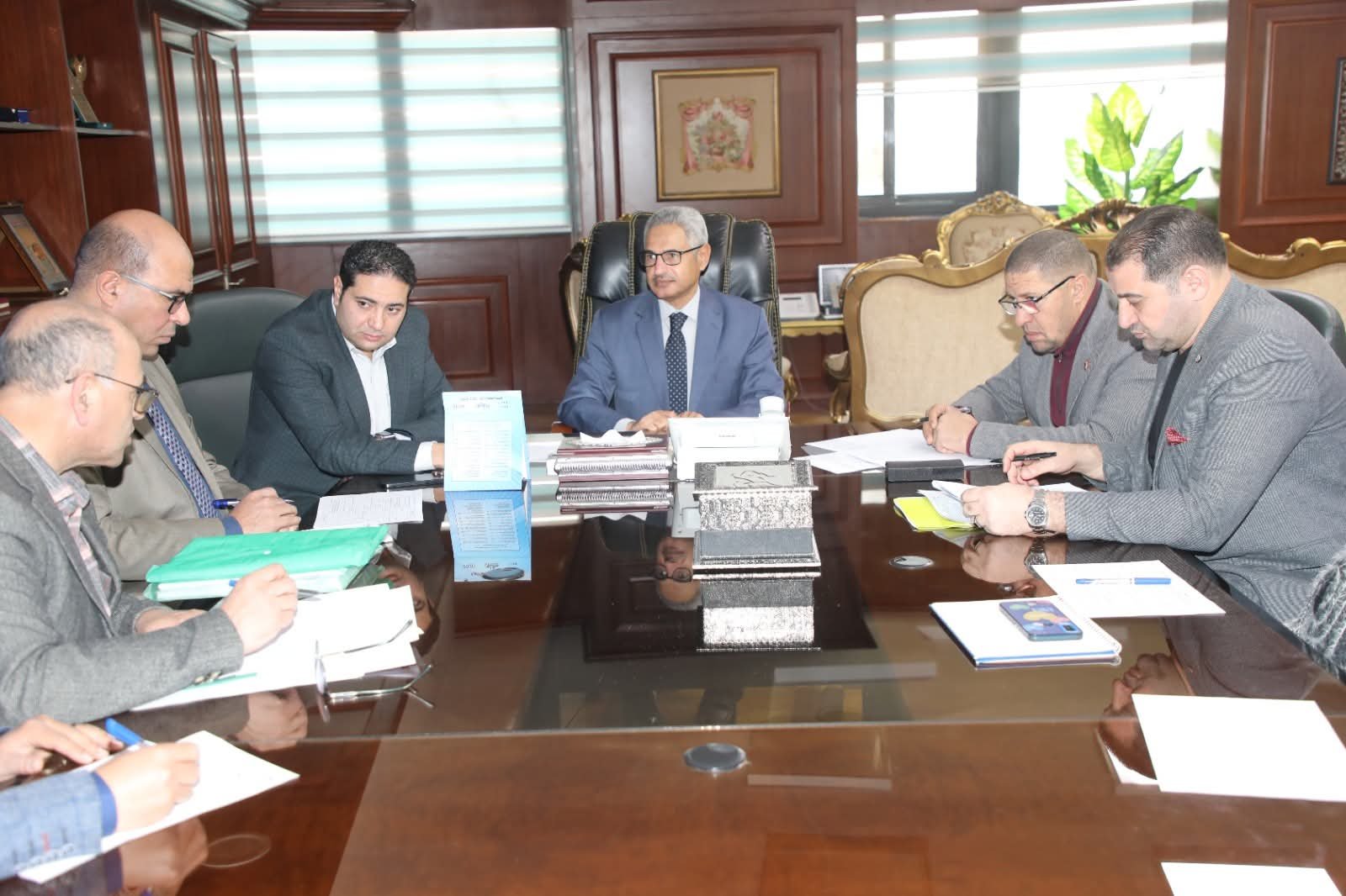 محافظ بني سويف يعقد اجتماعًا لمناقشة الموقف التنفيذي لملف تقنين الأراضي وجهود استرداد أملاك الدولة