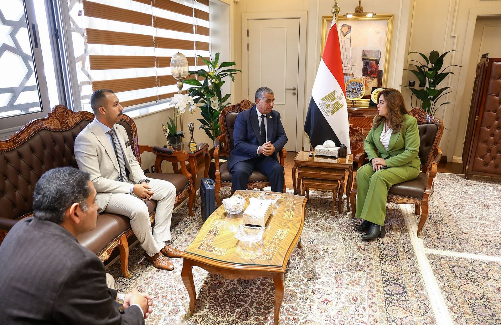عوض تبحث مع وفد الهيئة العربية للتصنيع مشروعات البنية التحتية لمنظومة المخلفات الصلبة بالمحافظات