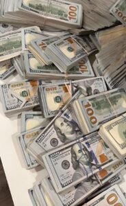 الدولار يواصل الارتفاع أمام الجنيه ويقترب من 48 جنيهًا رغم زيادة تحويلات المصريين بالخارج 2 الدولار يواصل الارتفاع أمام الجنيه ويقترب من 48 جنيهًا رغم زيادة تحويلات المصريين بالخارج