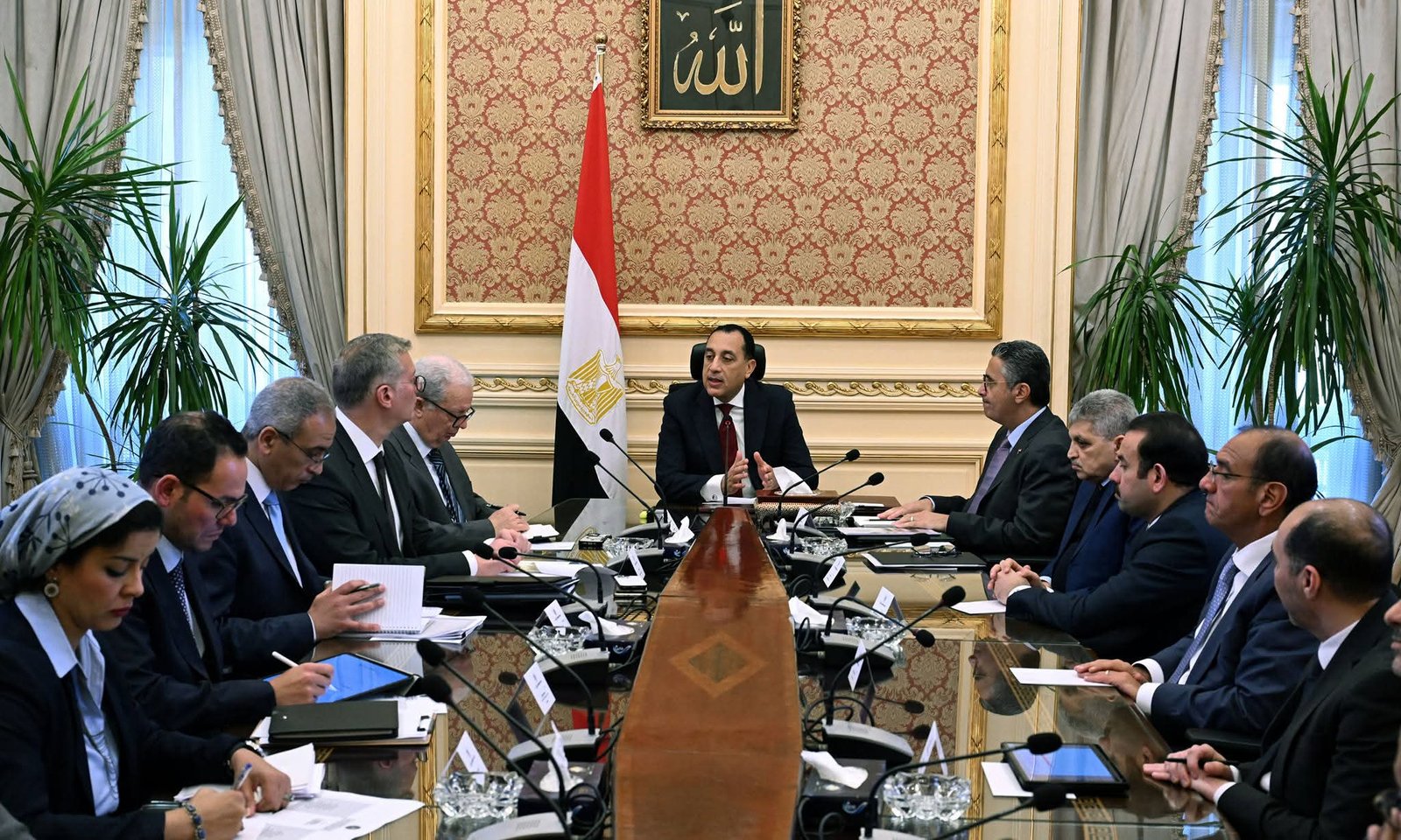 رئيس الوزراء يعقد اجتماعاً لمتابعة موقف توافر مختلف السلع الاستراتيجية