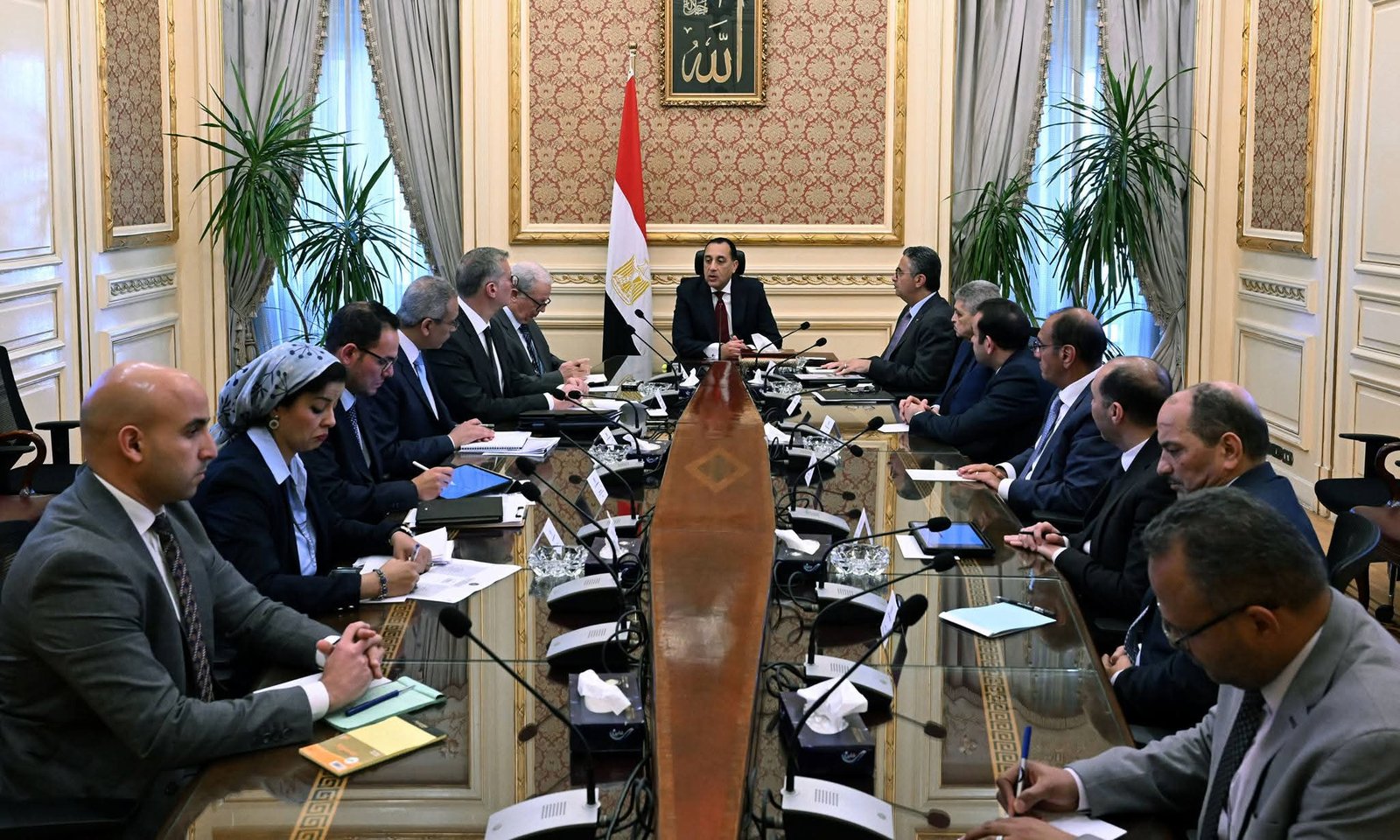 رئيس الوزراء يعقد اجتماعاً لمتابعة موقف توافر مختلف السلع الاستراتيجية